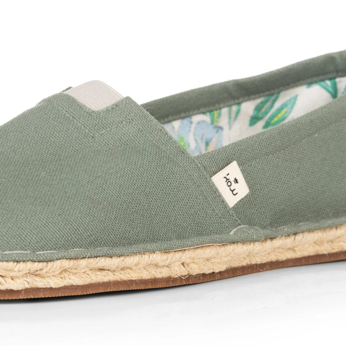 Handmade espadrilles for men in green cotton canvas_close up
