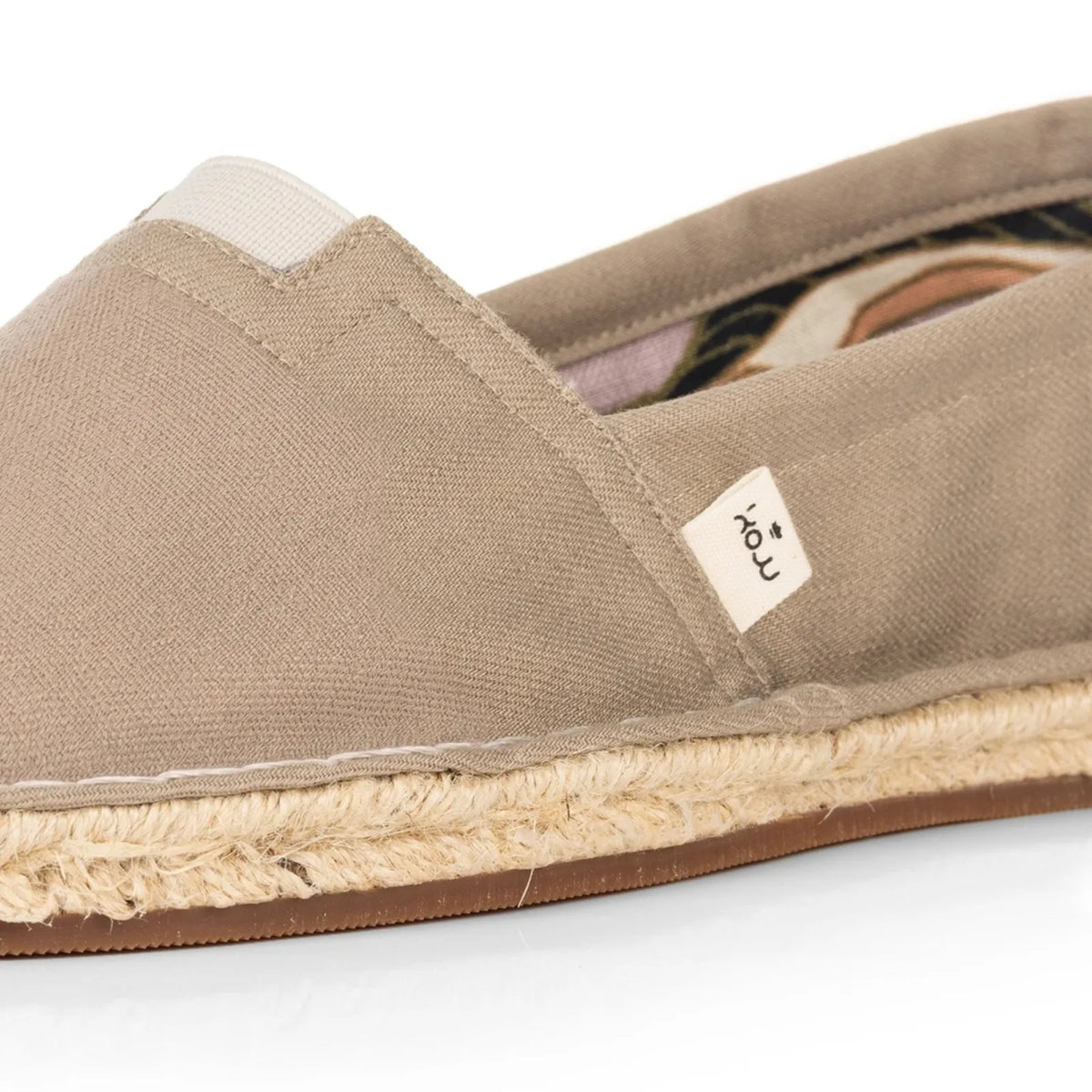 Handmade espadrilles for women in taupe cotton canvas_close up