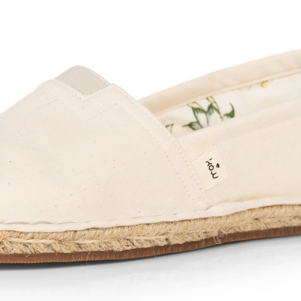 Handmade espadrilles for women in off white cotton canvas_close up